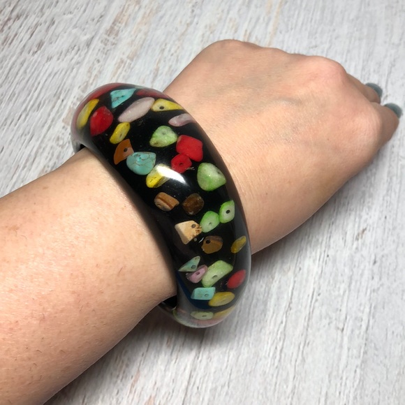 Vintage Jewelry - VTG Floating beads/stones lucite Bangle Bracelet